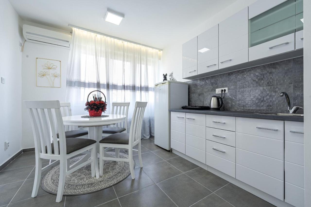 Clock Tower Lux Apartment Podgorica Kültér fotó